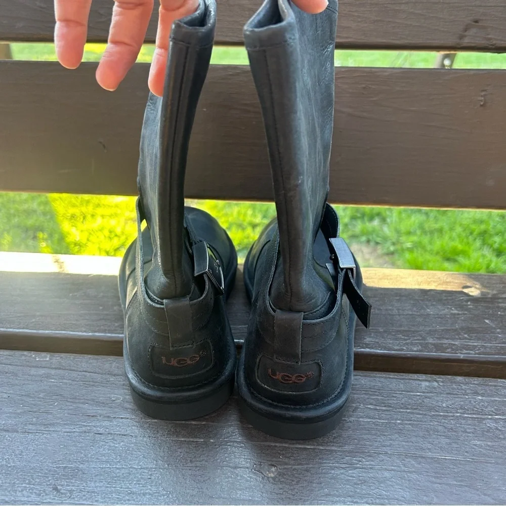 UGG stylish black